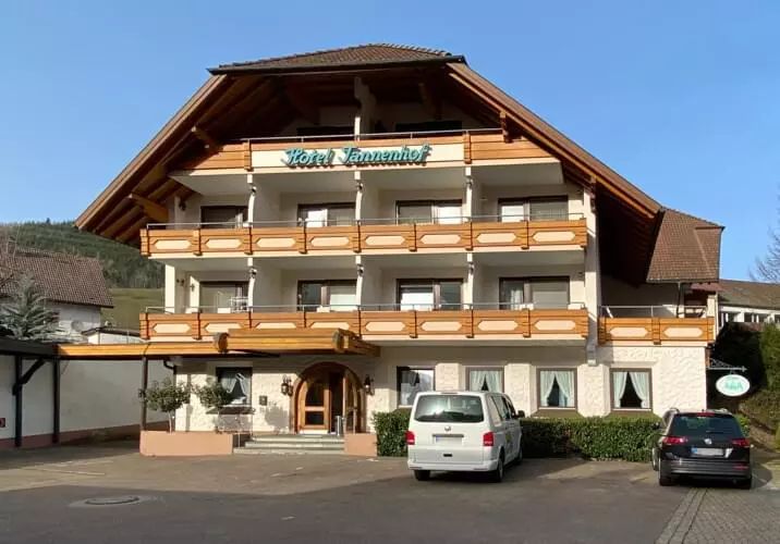 Dreibettzimmer | Monteurhotel Tannenhof